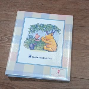 NWOT.. HALLMARK WINNIE THE POOH BABYS FIRST 5 YEARS MEMORY BOOK.. #5720